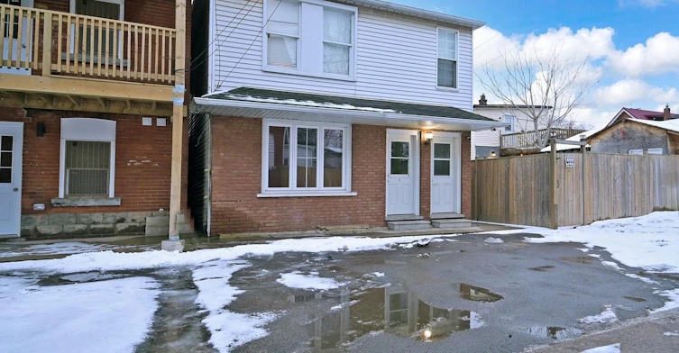 #C1-1129 Cannon Street E, Hamilton, ON, L8L 2J7 - 2
