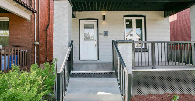 20 Somerset Avenue E, Hamilton, ON, L8L 2L5 - 2