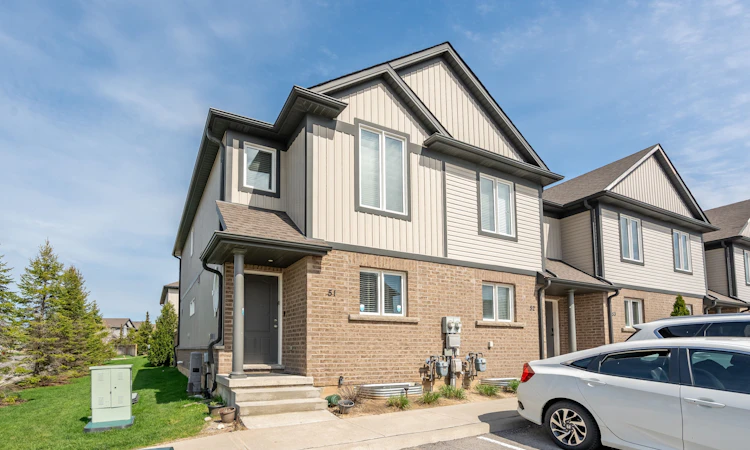 51-7768 Ascot Circle