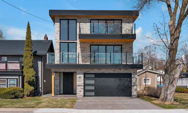37 Front Street
