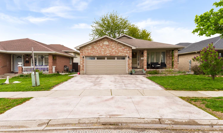 86 Kristina Crescent