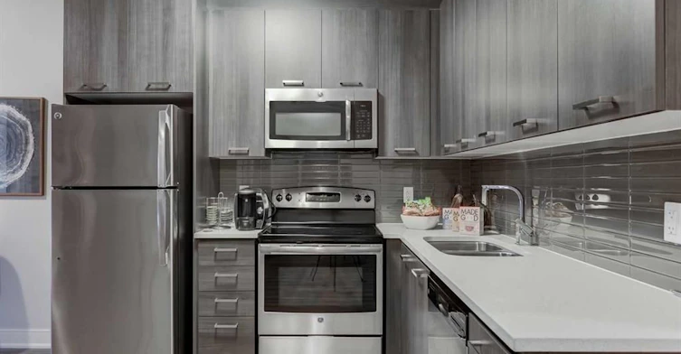 707-150 Main Street W, Hamilton, ON, L8P 1H8 - 2