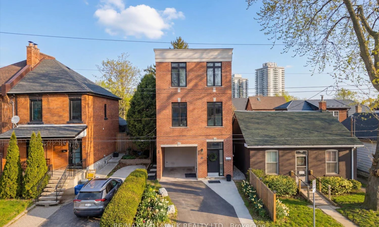 53 Wood Street E
