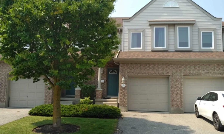 15 Roehampton Crescent