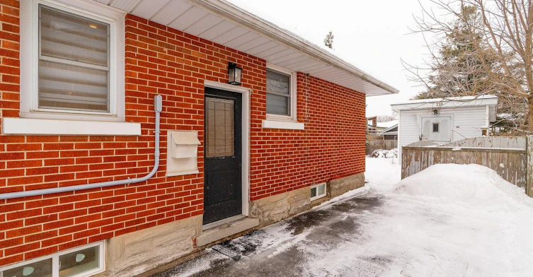 Lower-139 Byron Avenue, Kitchener, ON, N2C 1Z7 - 2