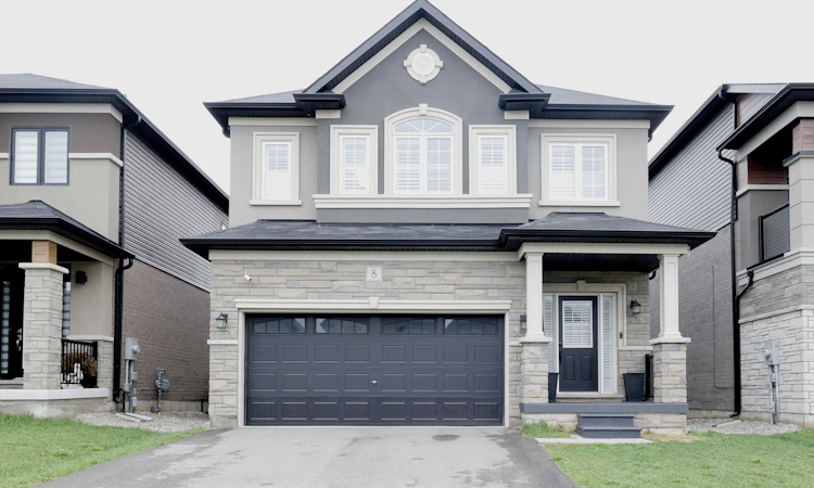 8 Whitton Drive