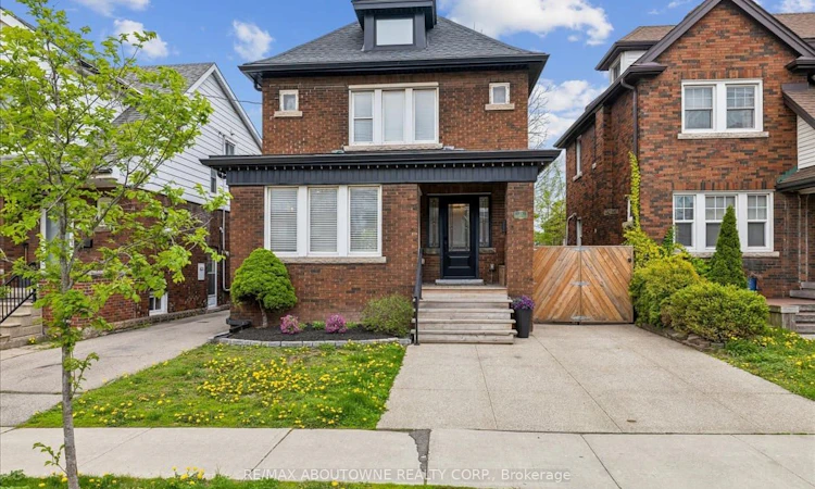 23 Ottawa Street S