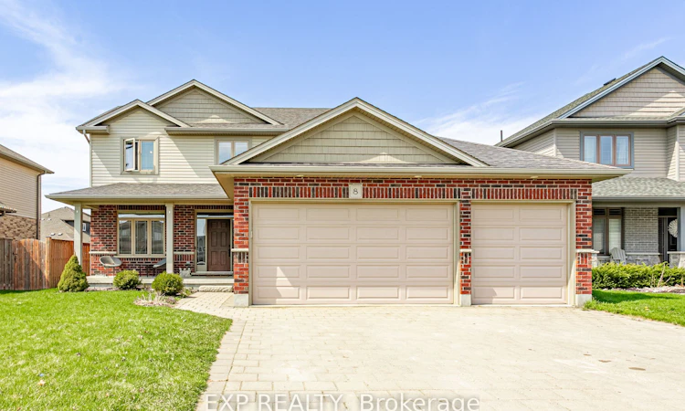 8 Oliver Crescent
