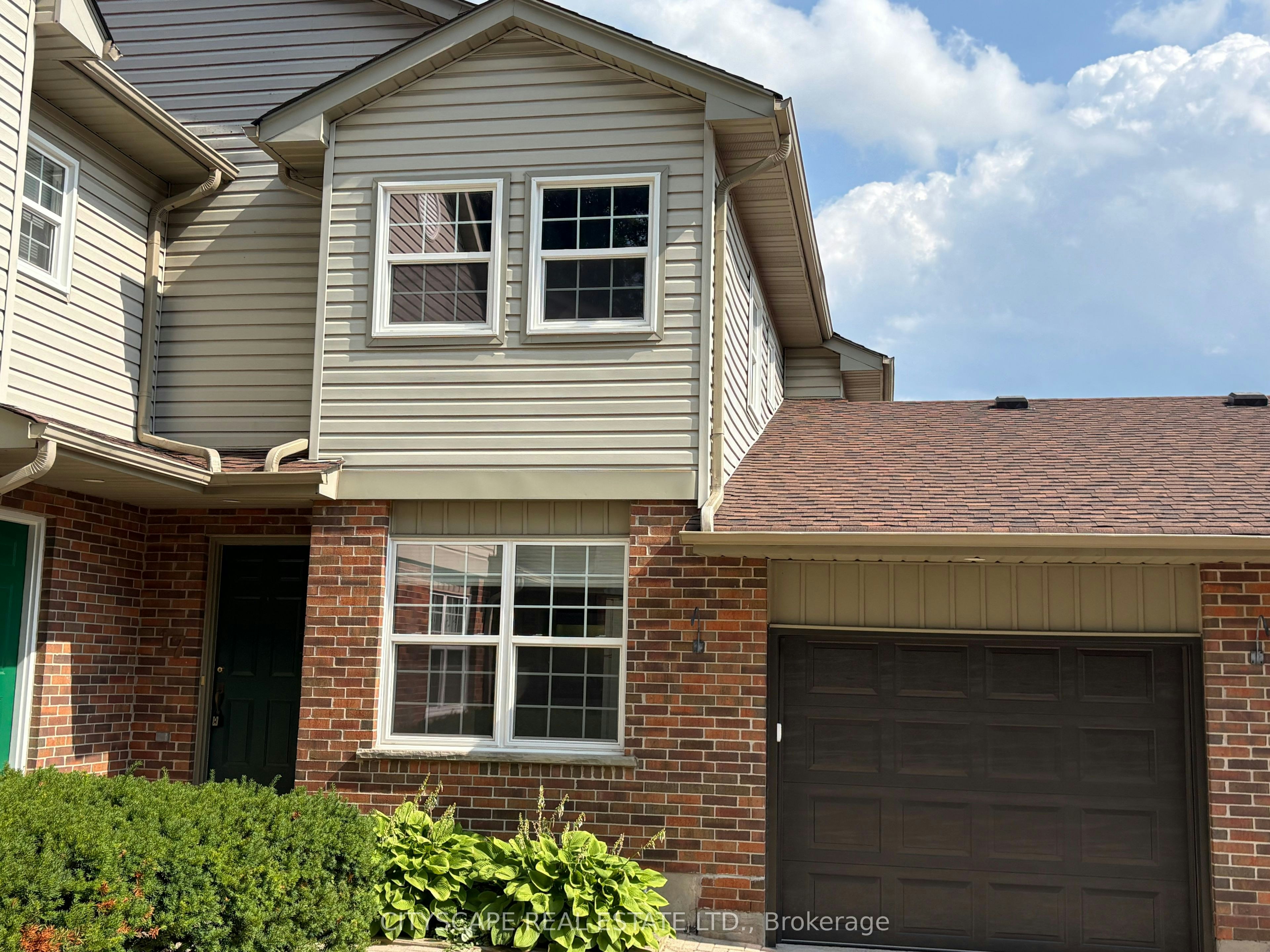 17-250 Keats Way, Waterloo, ON, N2L 6J5