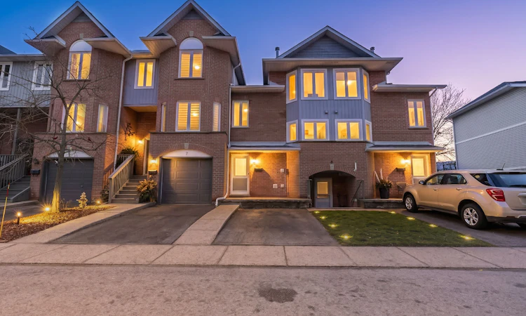 9-245 Bishop Street S