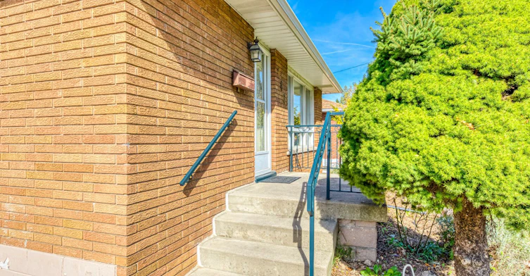 146 Manning Avenue, Hamilton, ON, L9A 3G2 - 3