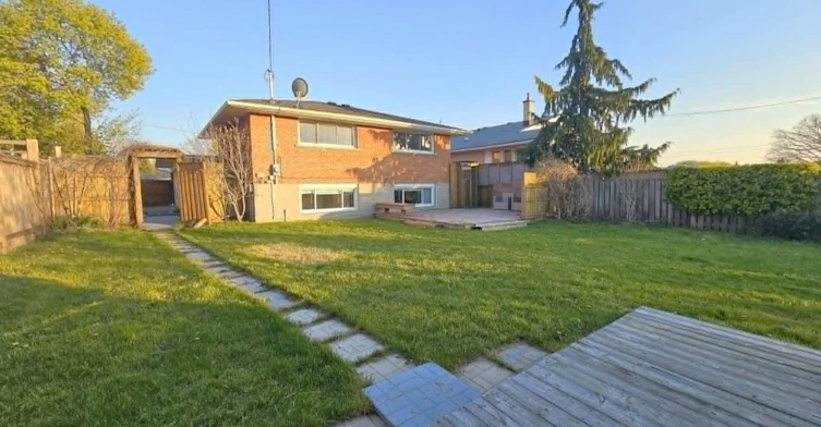 MAIN-834 Westminster Drive S, Cambridge, ON, N3H 1V2 - 34