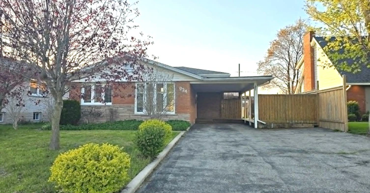 MAIN-834 Westminster Drive S, Cambridge, ON, N3H 1V2