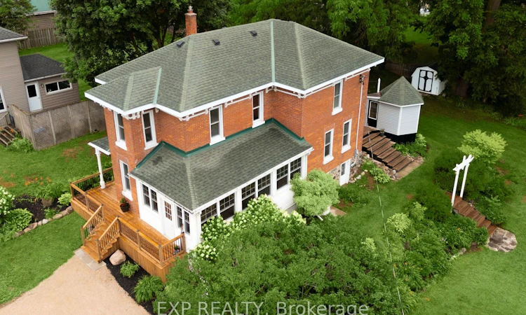 2027 Victoria Street