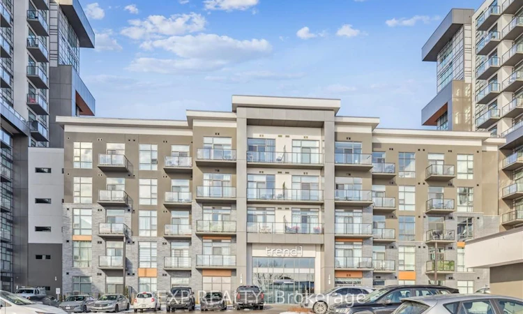 115-450 Dundas Street E