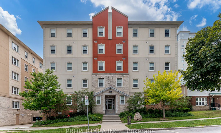 204-253 Lester Street