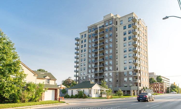 302-223 Erb Street W