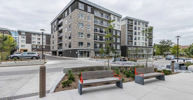 401H-275 Larch Street, Waterloo, ON, N2L 3R2 - 2