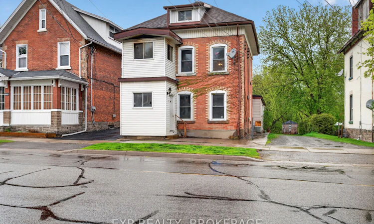 342 King Street W