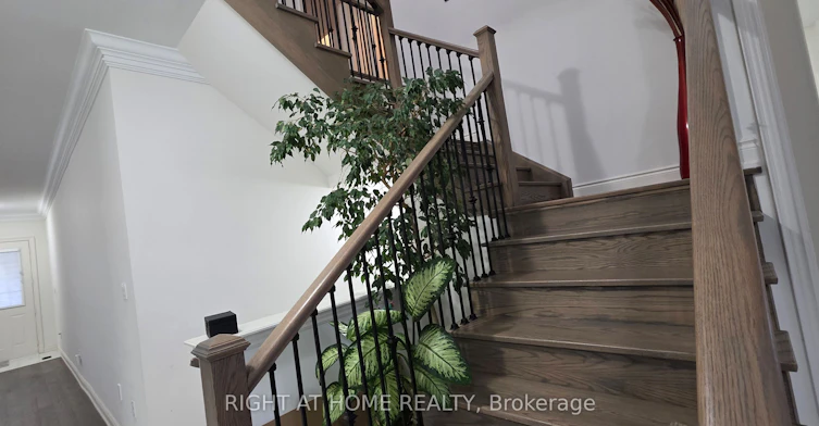 118 Great Falls Boulevard, Hamilton, ON, L8B 1Y5 - 2