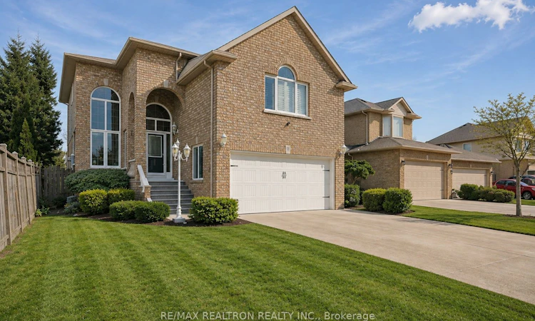 11 Redtail Crescent