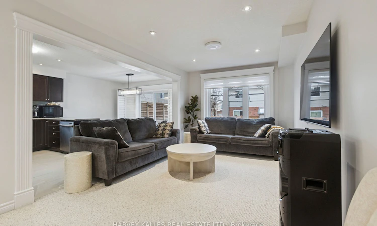 409 Tealby Crescent