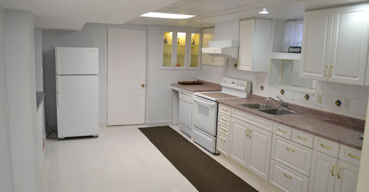 Basement-505 Mohawk Road W, Hamilton, ON, L9C 1X3