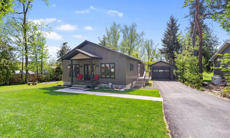 35 Leslie Frost Lane