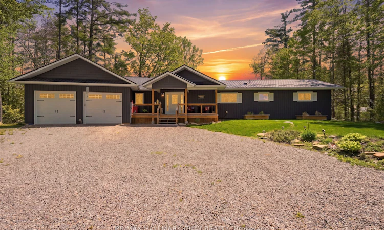 18 Baker Boulevard