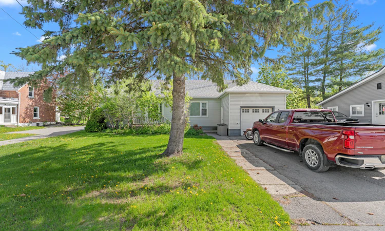 29 Francis Street E