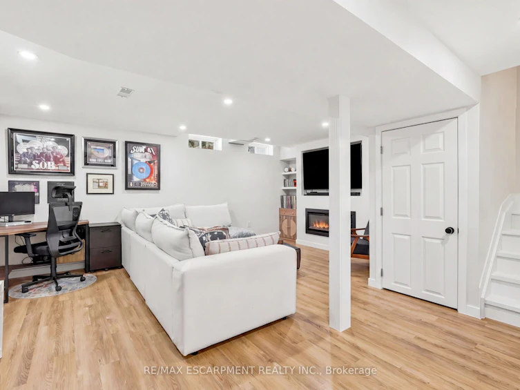 49 Blue Sky Trail, Hamilton, ON, L7L 1Z7 - 29