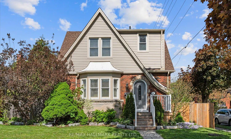 62 Tuxedo Avenue S