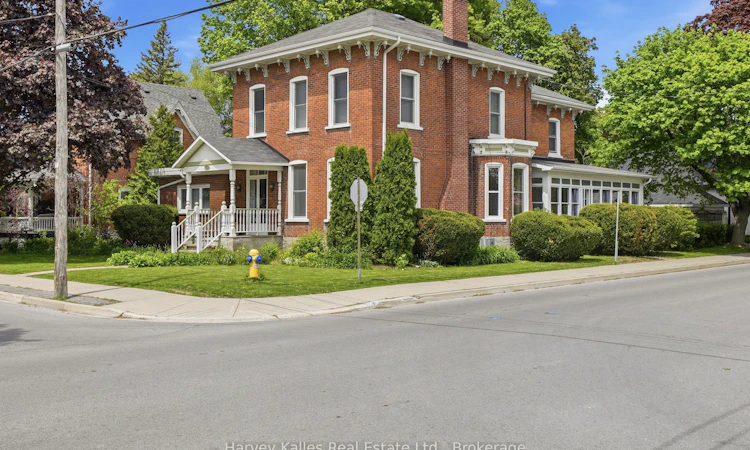 18 Centre Street