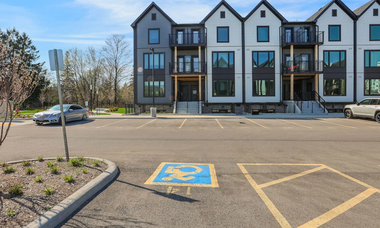 206-708 Woolwich Street