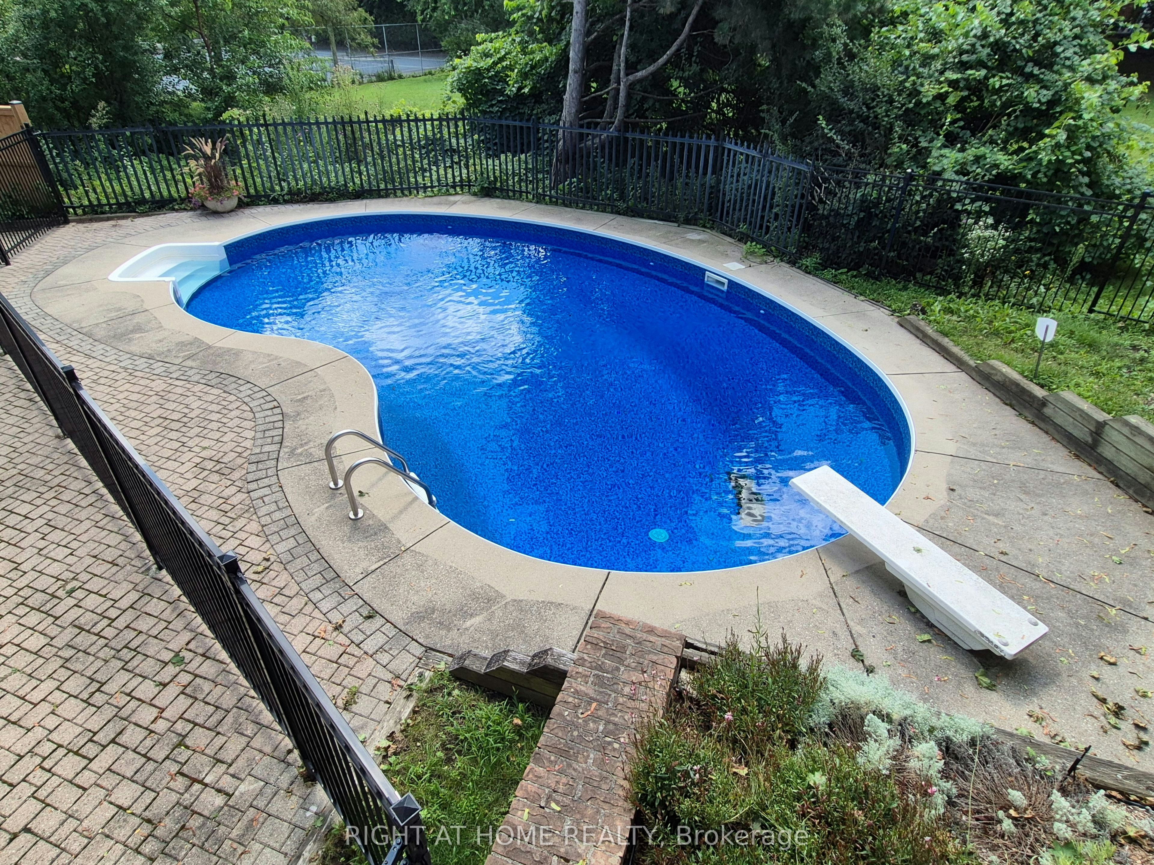 21 Post Horn Place, Waterloo, ON, N2L 5E8 - 26