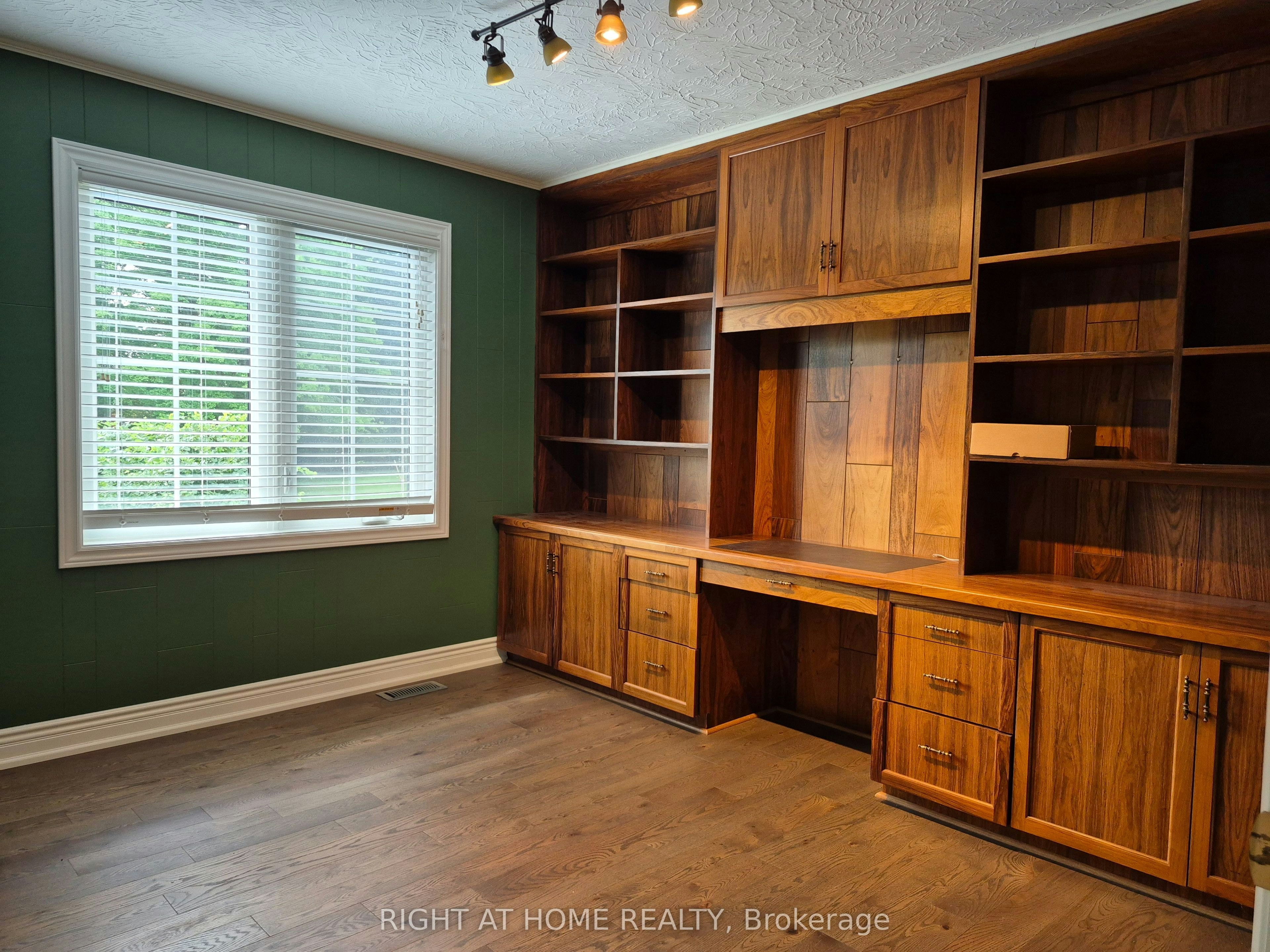 21 Post Horn Place, Waterloo, ON, N2L 5E8 - 16