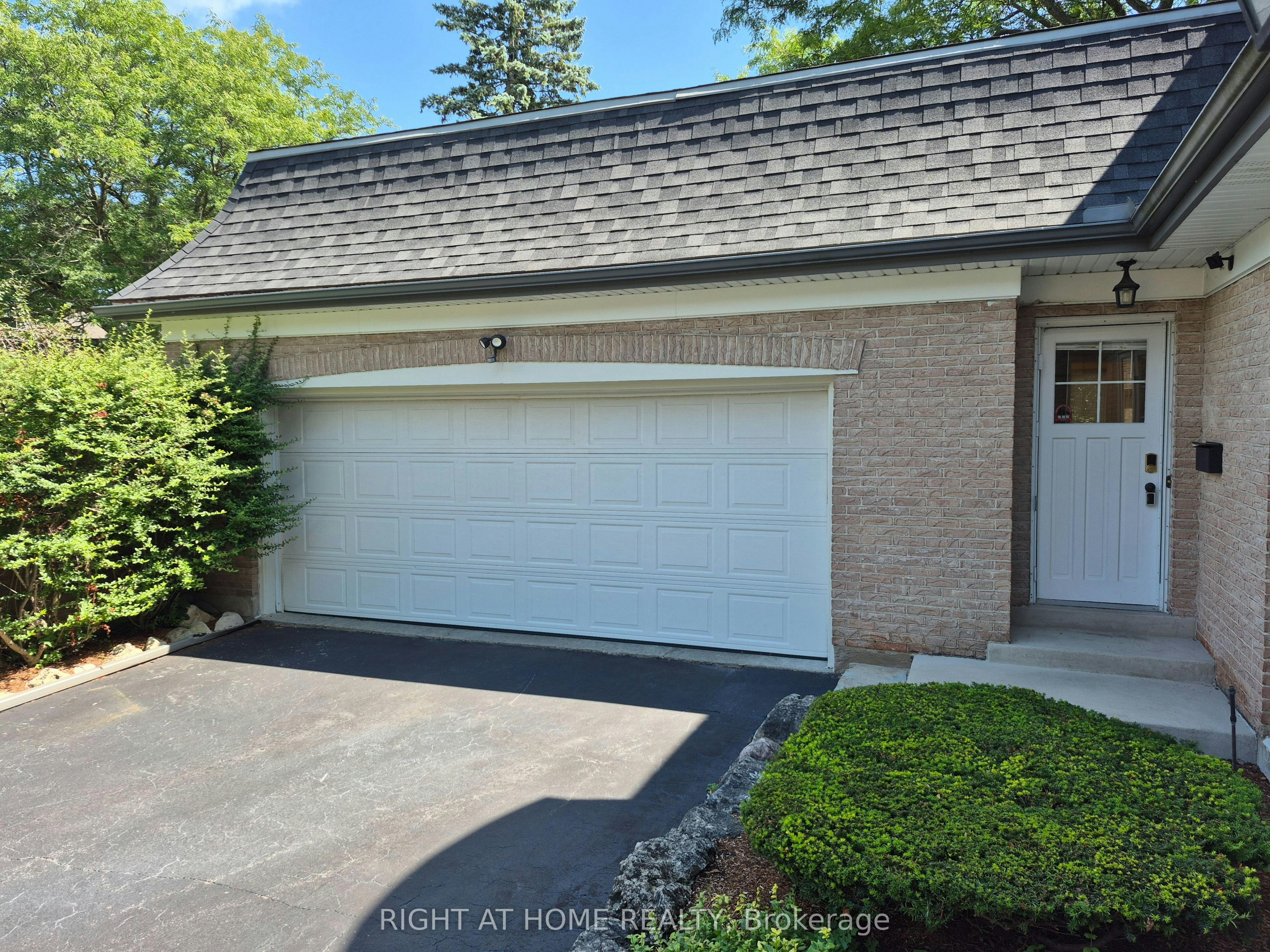 21 Post Horn Place, Waterloo, ON, N2L 5E8 - 4