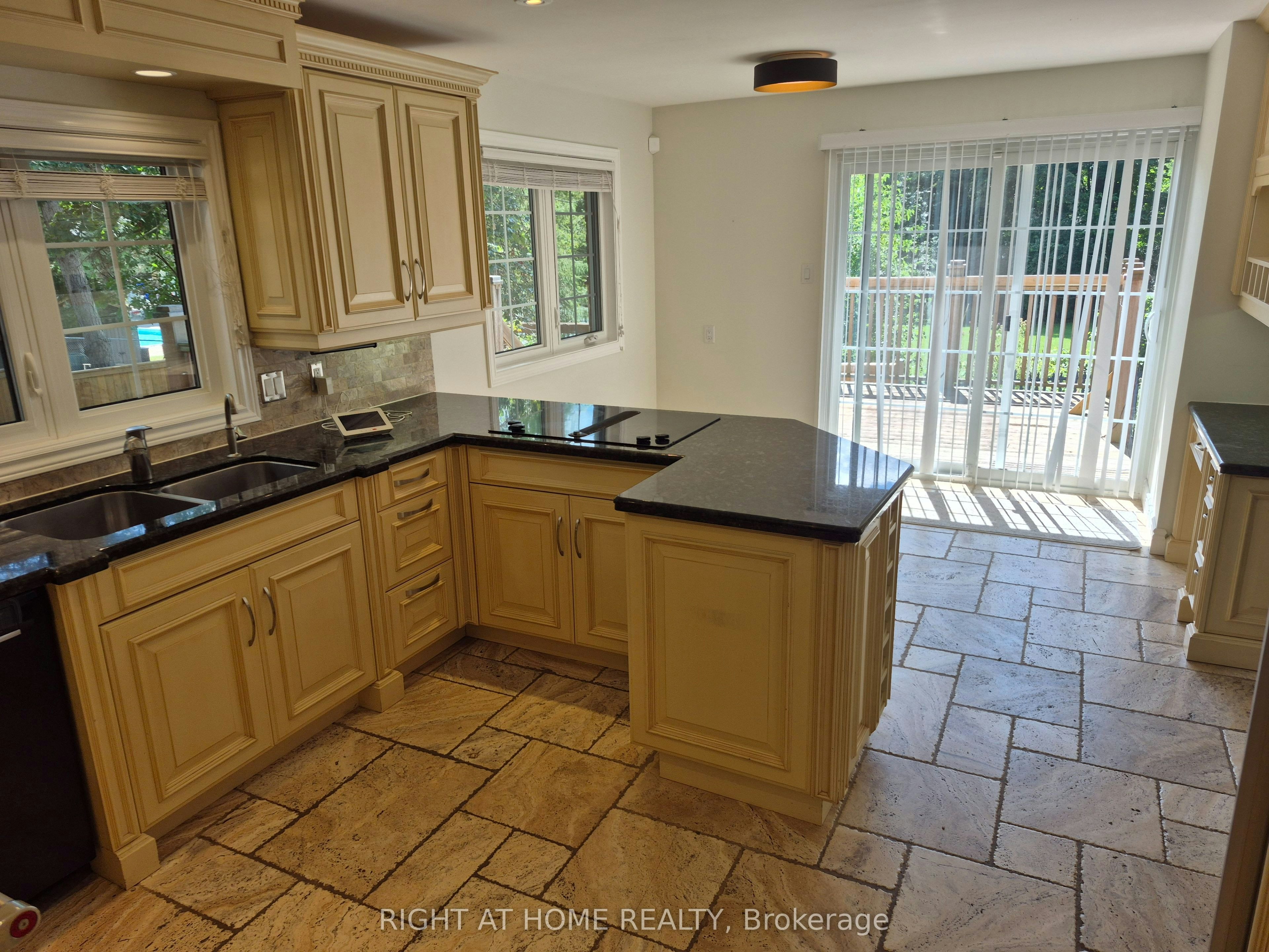 21 Post Horn Place, Waterloo, ON, N2L 5E8 - 19