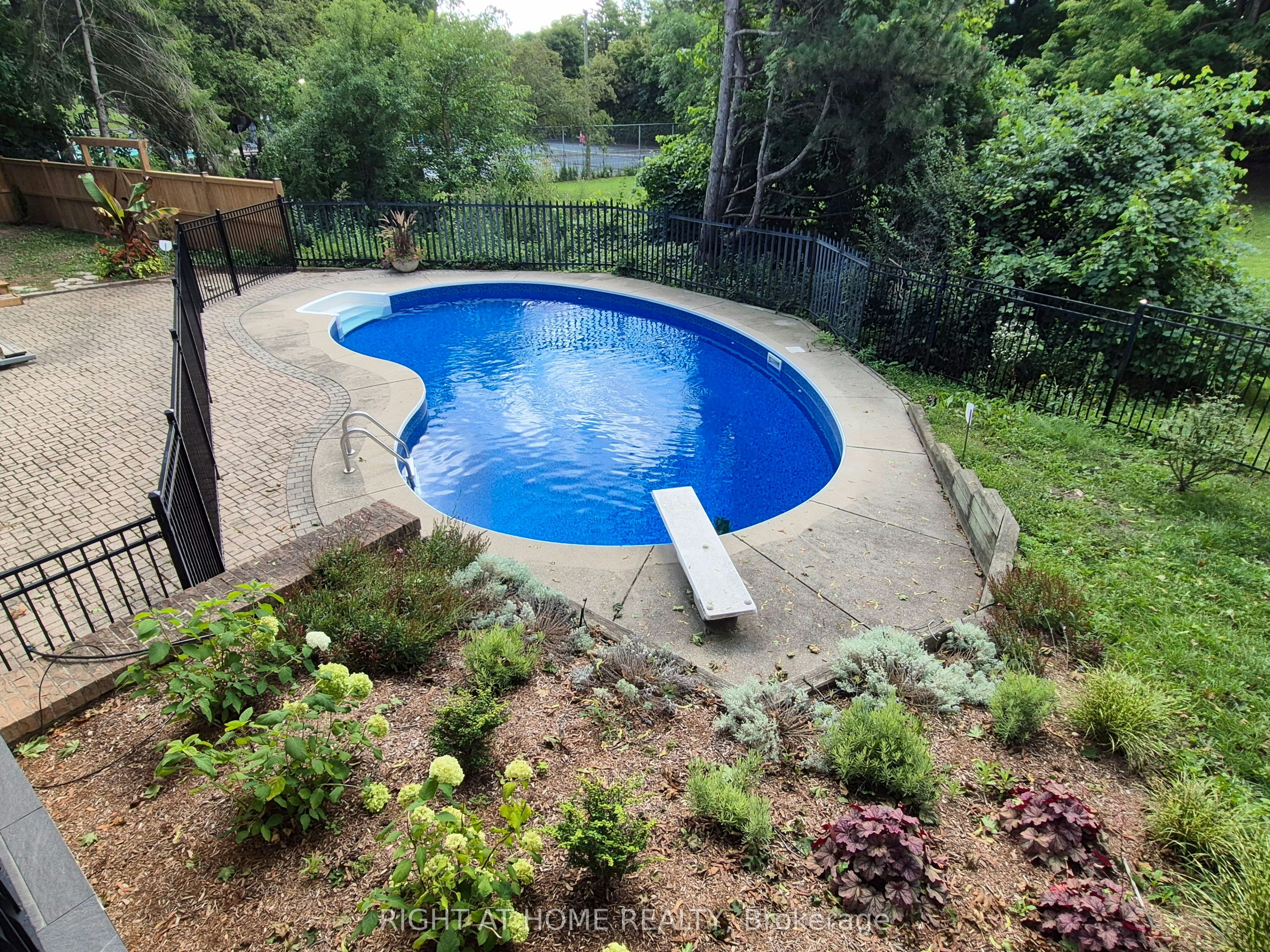 21 Post Horn Place, Waterloo, ON, N2L 5E8 - 3