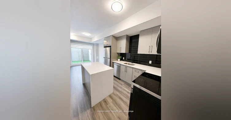 110-6065 Mcleod Road, Niagara Falls, ON, L2G 0Z7
