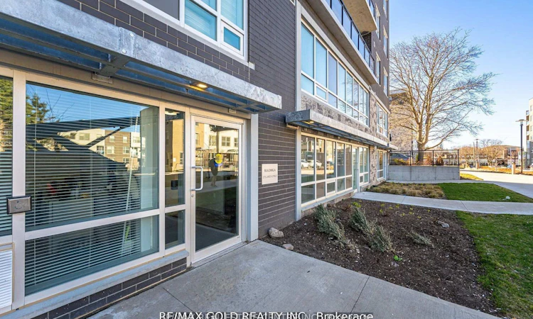 111-275F Larch Street
