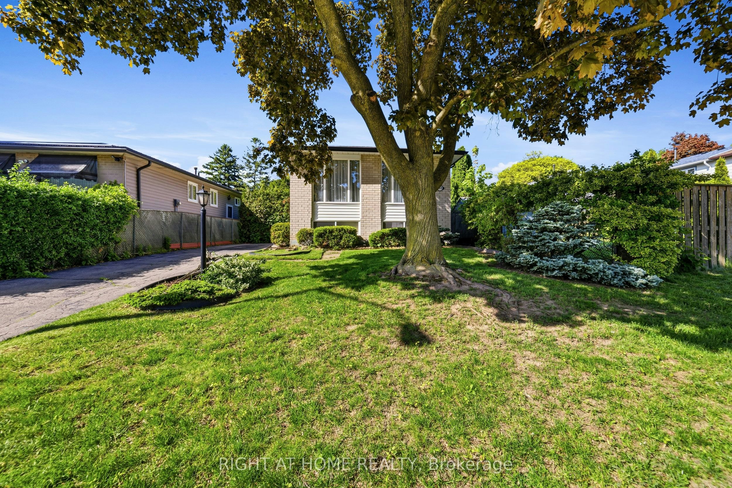 450 Brigadoon Drive, Hamilton, ON, L9C 6E4
