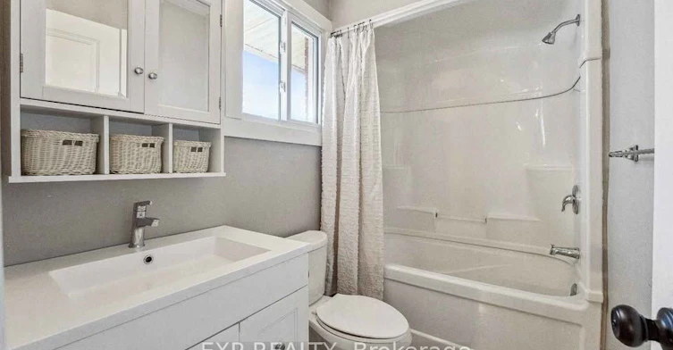 MAIN-148 Young Street, Welland, ON, L3B 4C8 - 5