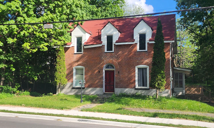 213 St Lawrence Street East Street E