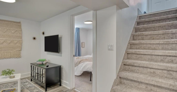 LOWER-239 Cloverdale Avenue E, Hamilton, ON, L8K 4M5 - 4