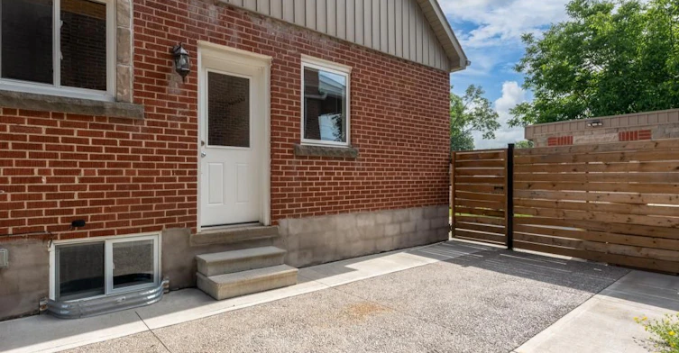 LOWER-239 Cloverdale Avenue E, Hamilton, ON, L8K 4M5 - 2