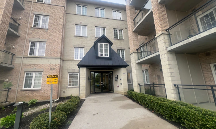 119-1077 Gordon Street W