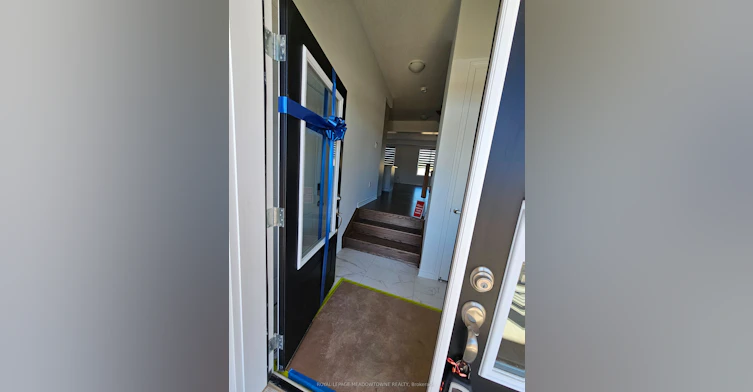 879 Amand Drive, Kitchener, ON, N2R 0V6 - 2