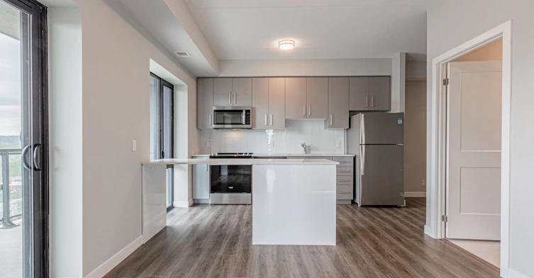 1014-15 Queen Street S, Hamilton, ON, L8P 3R4 - 8
