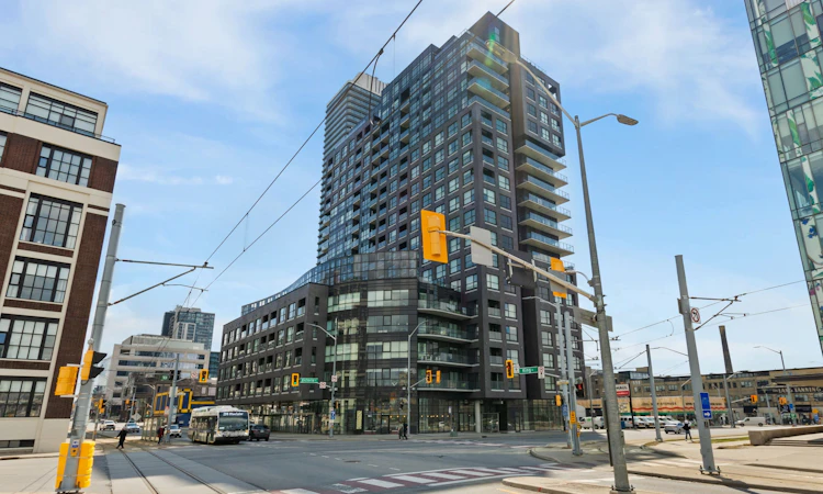 1308-1 Victoria Street S